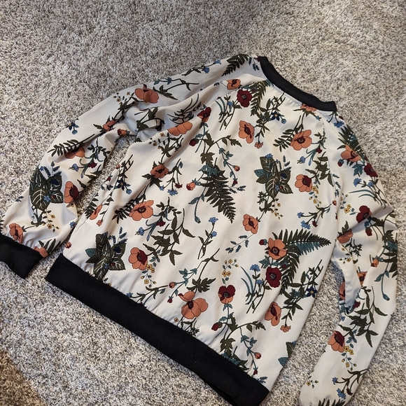 Lightweight jacket - Picture 2 of 5